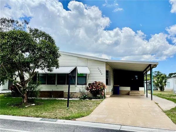 a view of a house with porch