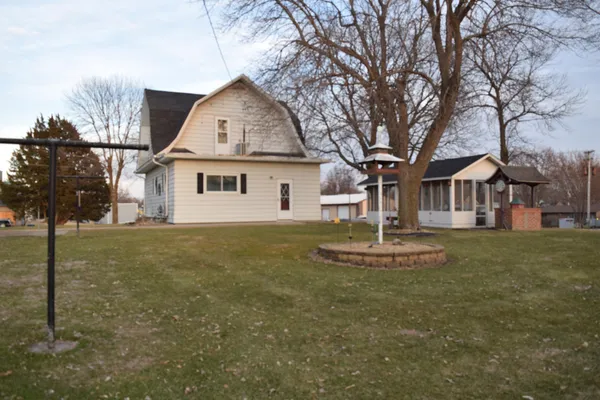 $295,000 | 140 1st Avenue North, Brownton, MN 55312