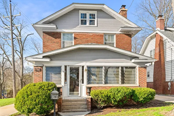 $305,000 | 629 West Downer Place, Aurora, IL 60506