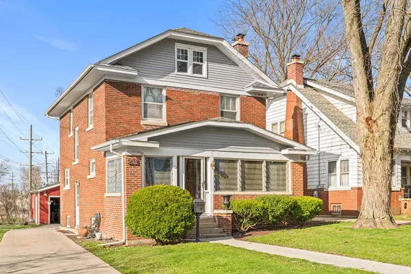 $305,000 | 629 West Downer Place, Aurora, IL 60506