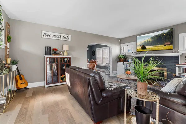 $305,000 | 629 West Downer Place, Aurora, IL 60506