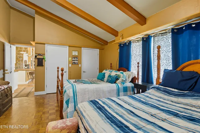 $650,000 | 605 South Lake Drive, Oneida, TN 37841