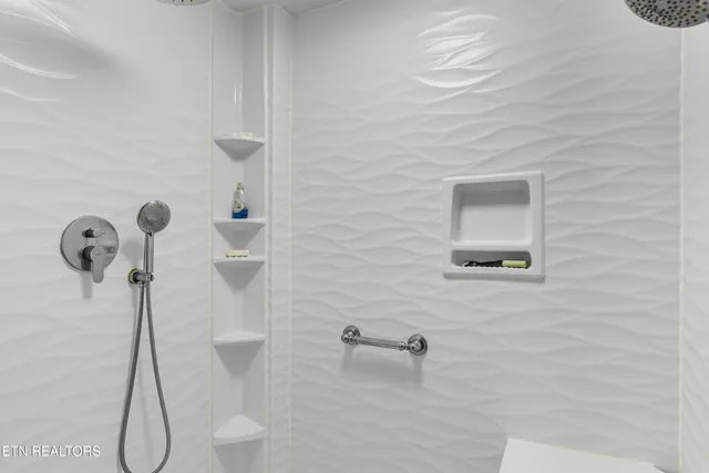 $650,000 | 605 South Lake Drive, Oneida, TN 37841