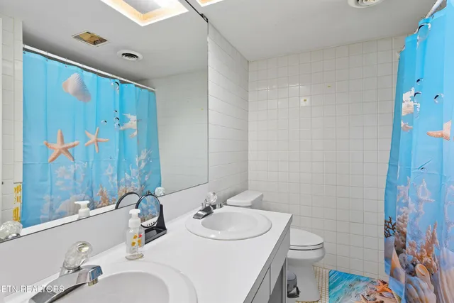 $650,000 | 605 South Lake Drive, Oneida, TN 37841