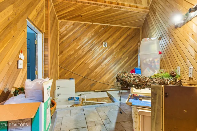 $650,000 | 605 South Lake Drive, Oneida, TN 37841