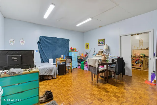 $650,000 | 605 South Lake Drive, Oneida, TN 37841