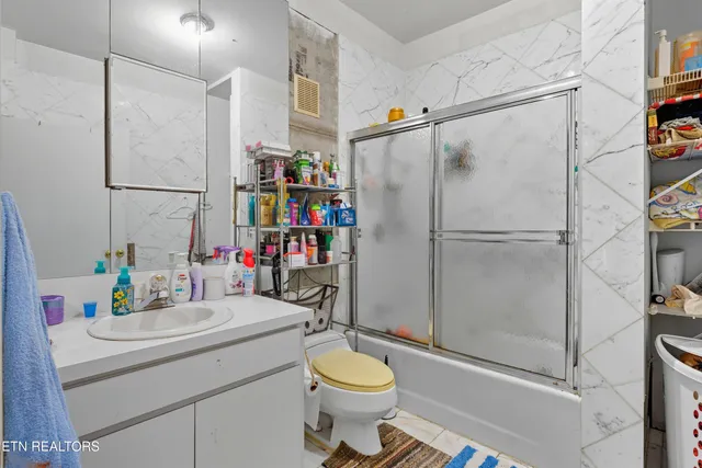 $650,000 | 605 South Lake Drive, Oneida, TN 37841