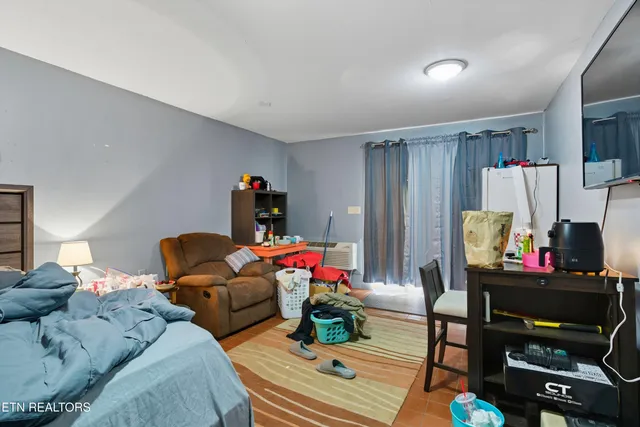 $650,000 | 605 South Lake Drive, Oneida, TN 37841