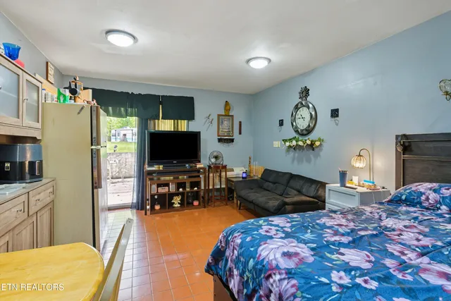 $650,000 | 605 South Lake Drive, Oneida, TN 37841