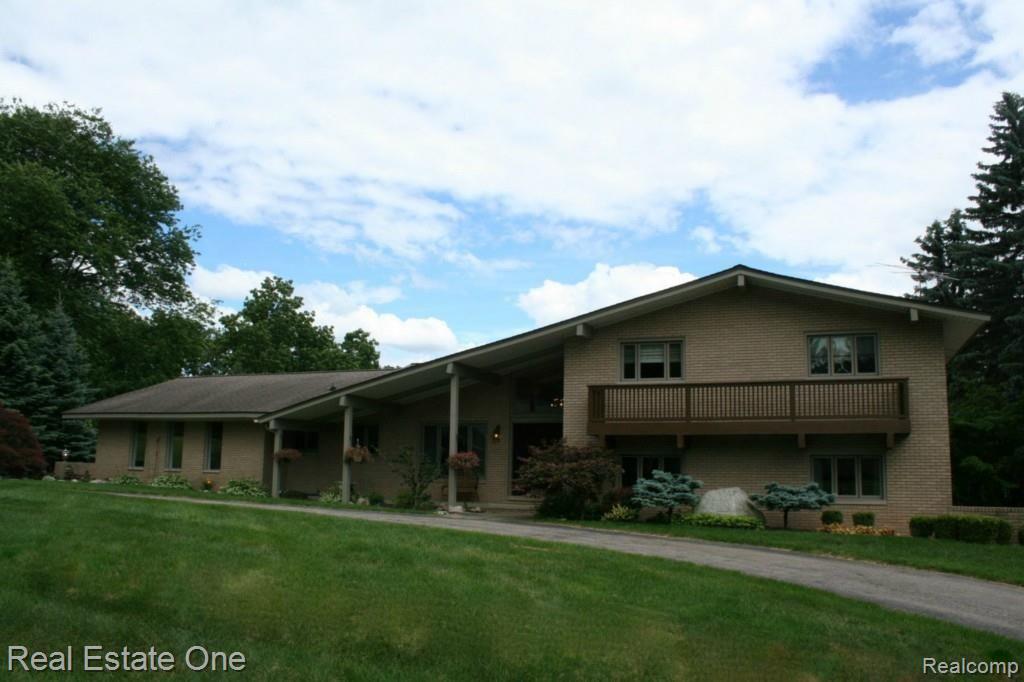 2545 Worcester Road West Bloomfield, MI 48323 - Photo 2 of 37 IMG_1131.jpg