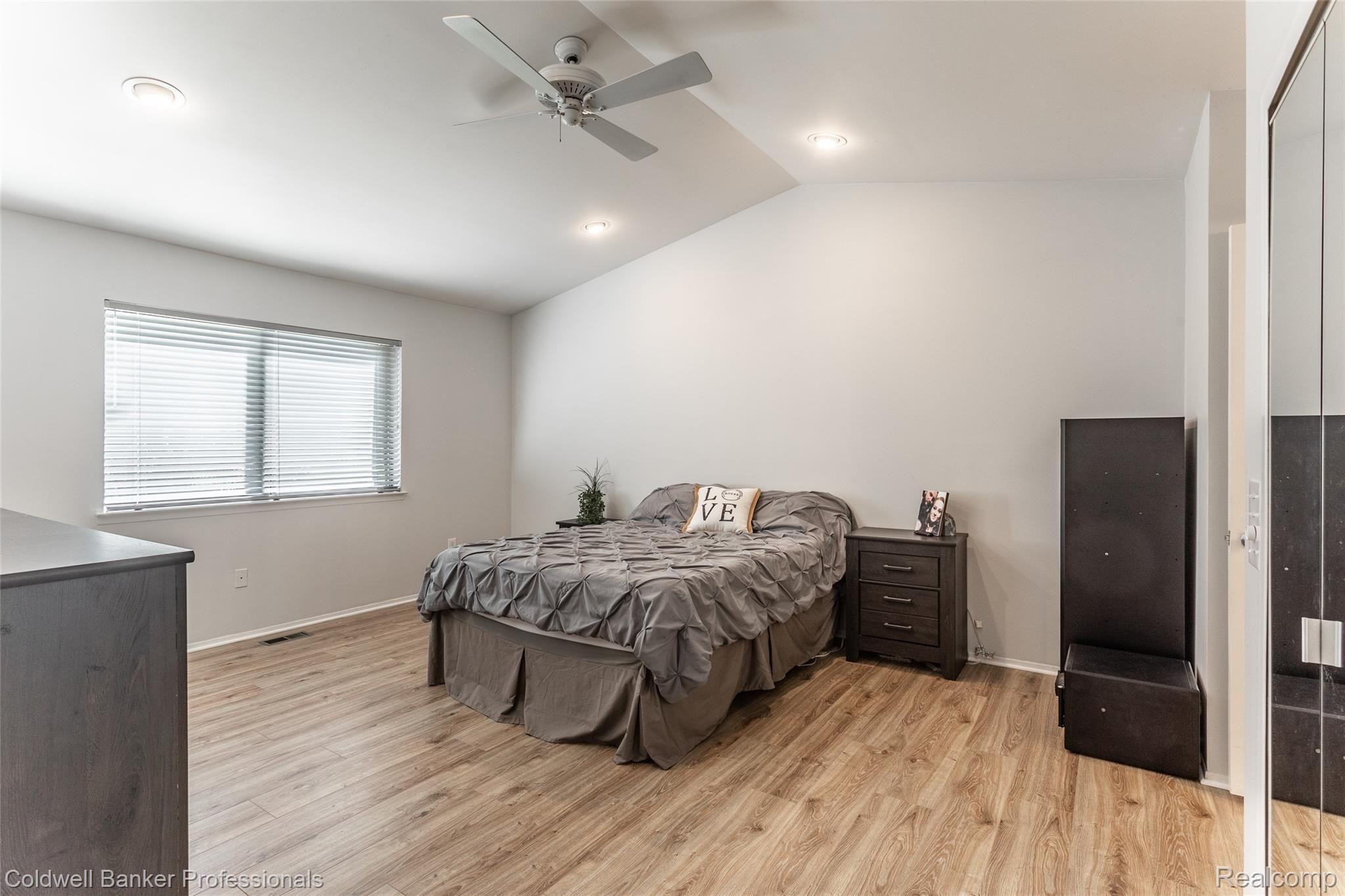 652 Ridge Road Walled Lake, MI 48390 - Photo 16 of 31 Ridge Rd-6.jpg
