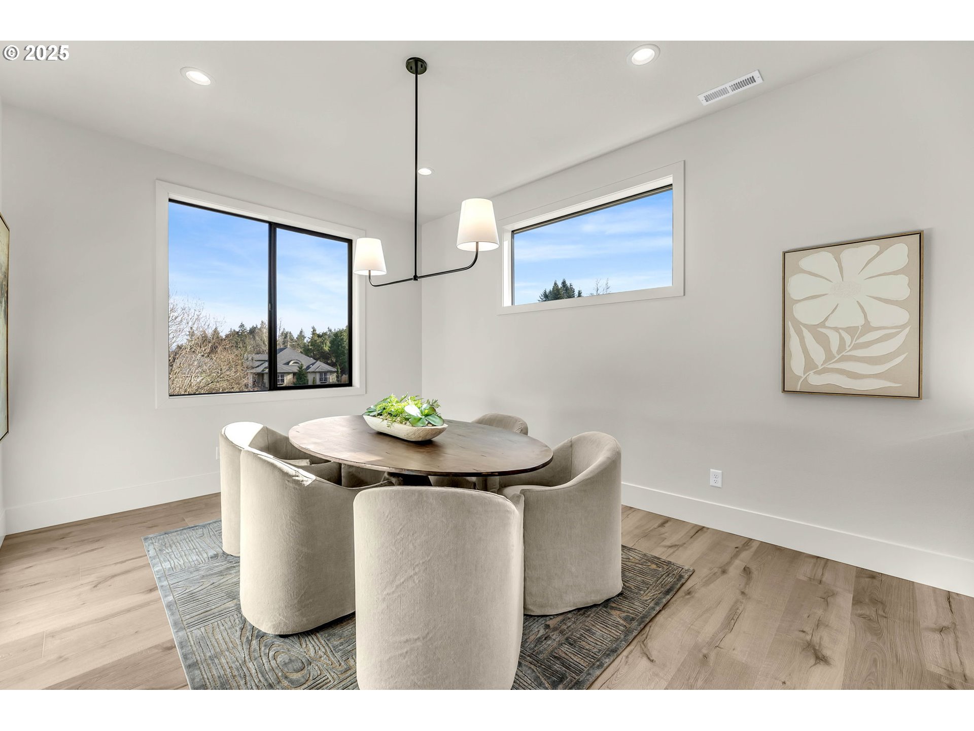 718 South 15th Court Ridgefield, WA 98642 - Photo 21 of 47 a room with a window