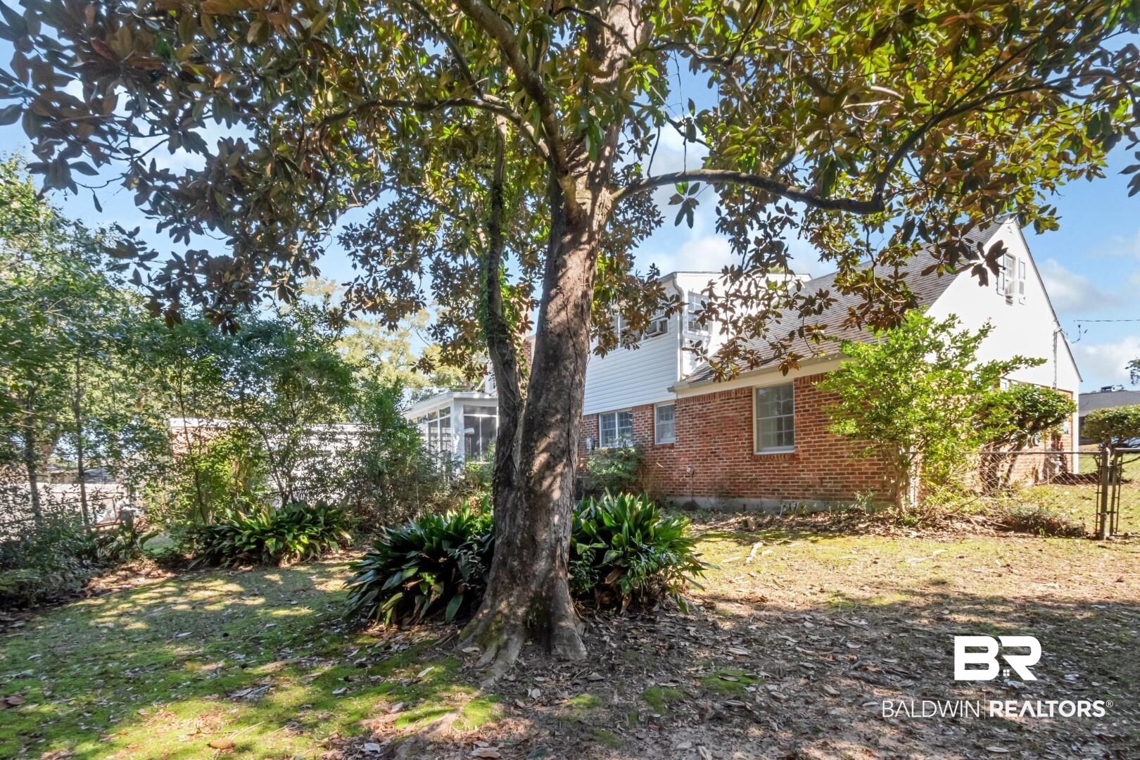 4543 Kingsway Drive Mobile, AL 36608 - Photo 27 of 28 View of yard with fence