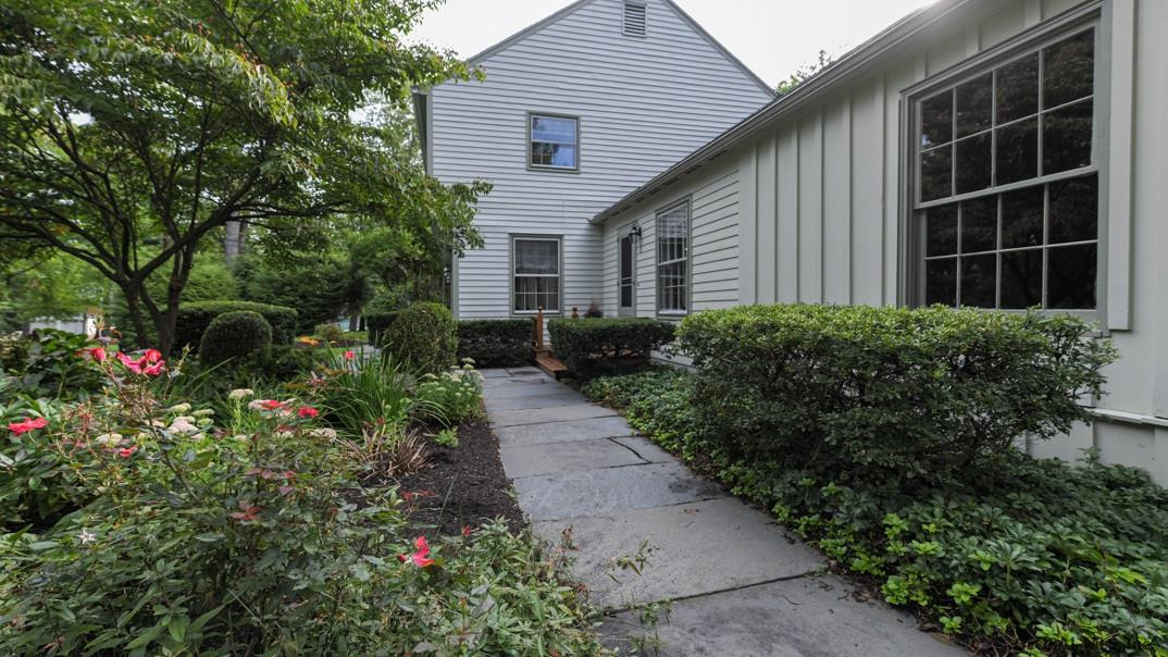 2 Olde Coach Road Bethlehem, NY 12077 - Photo 4 of 50 Photo 4