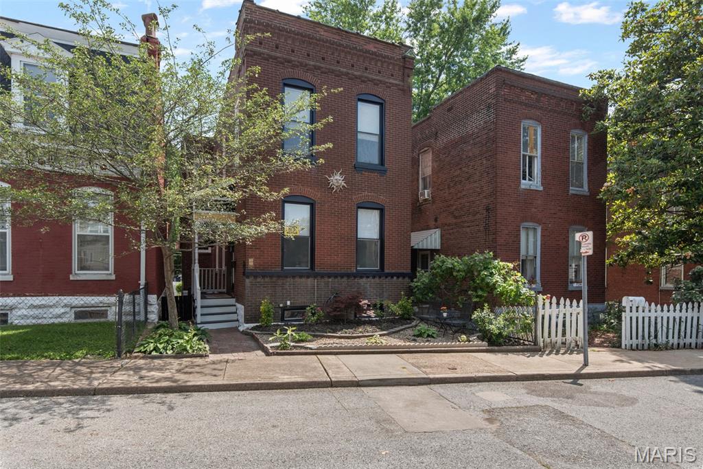 1944 Provenchere Place St. Louis, MO 63118 - Photo 2 of 54