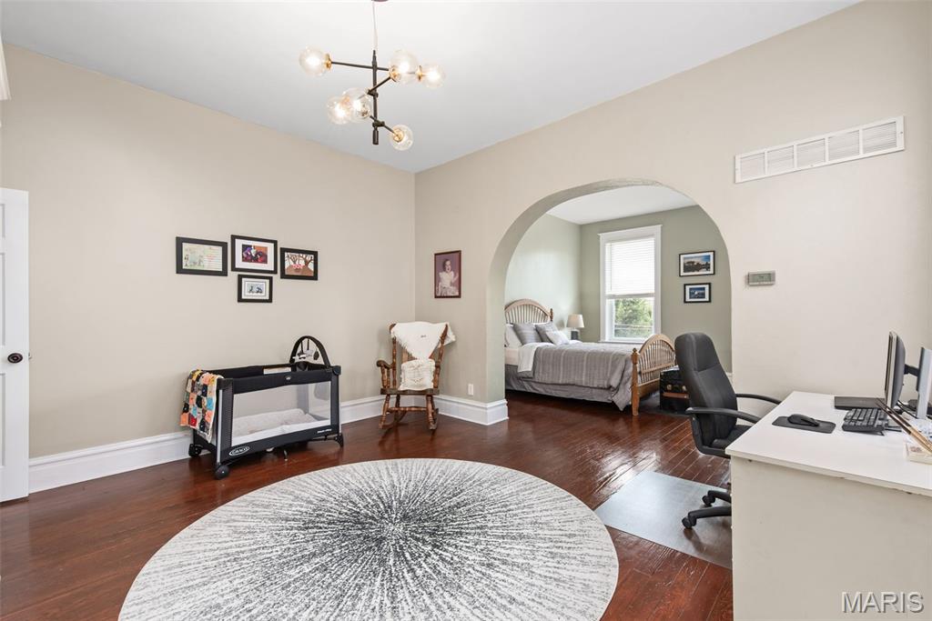 1944 Provenchere Place St. Louis, MO 63118 - Photo 35 of 54