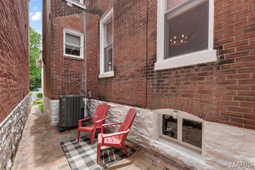 1944 Provenchere Place St. Louis, MO 63118 - Photo 48 of 54