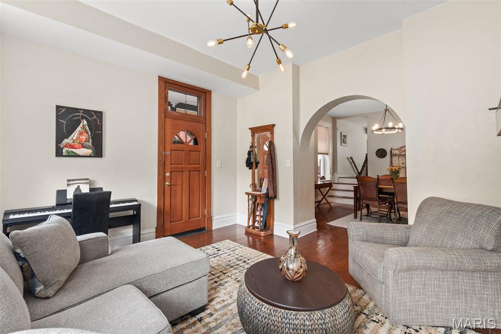 1944 Provenchere Place St. Louis, MO 63118 - Photo 10 of 54