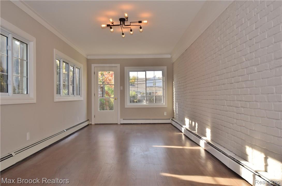 1491 Oxford Road Grosse Pointe, MI 48236 - Photo 7 of 46 enclosed porch 3.JPG