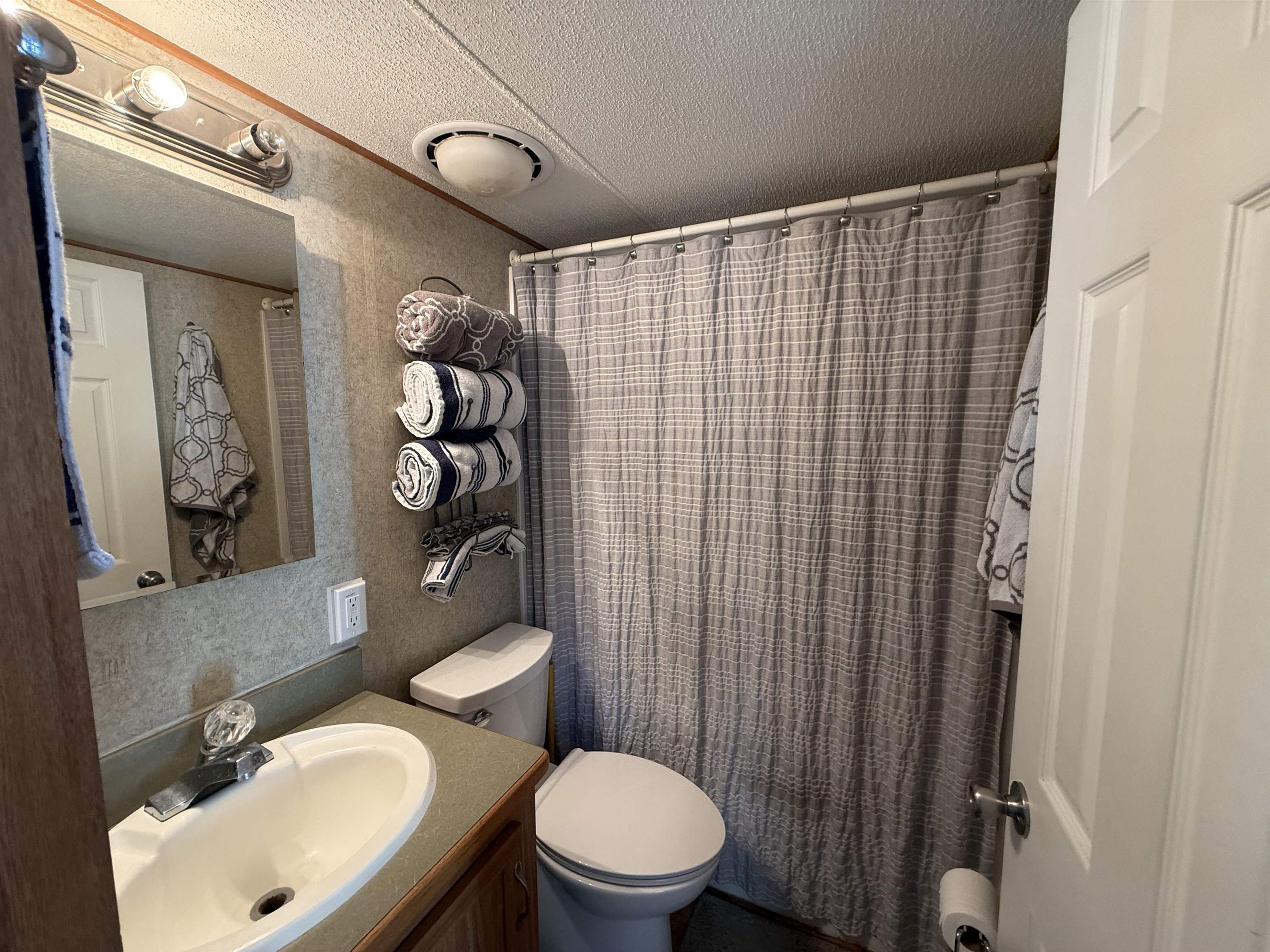 24 Dock Road, Unit 18 Gilford, NH 03249 - Photo 17 of 19