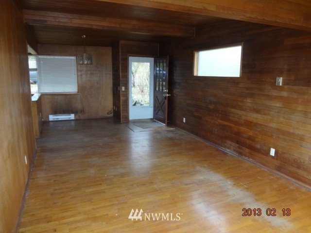 260 Maple Avenue Northwest Renton, WA 98057 - Photo 3 of 11