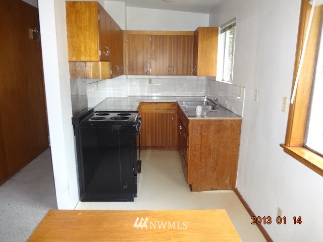 260 Maple Avenue Northwest Renton, WA 98057 - Photo 4 of 11