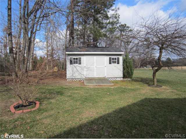3508 Pease Road Midlothian, VA 23112 - Photo 11 of 12 a backyard of a house with lots of green space