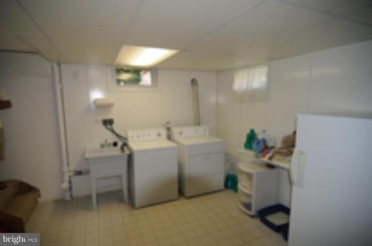 9118 Kilbride Road Nottingham, MD 21236 - Photo 15 of 22 a utility room with dryer and washer