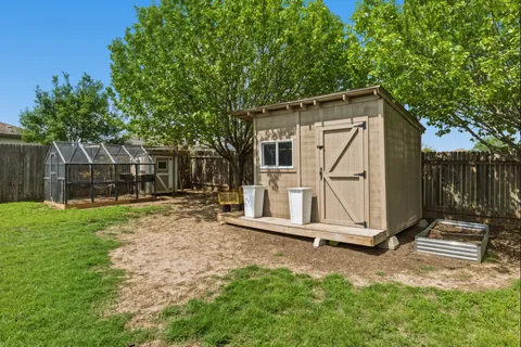 $335,000 | 605 Holbrooke Street, Hutto, TX 78634