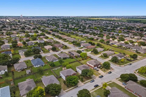 $335,000 | 605 Holbrooke Street, Hutto, TX 78634