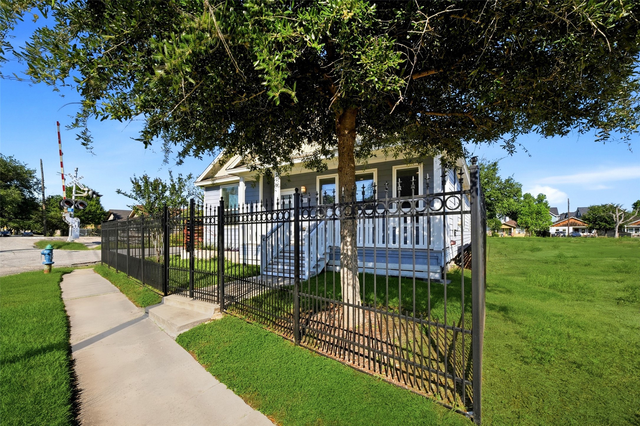 605 Dumble Street Houston, TX 77023 - Photo 4 of 44 a view of a house with a yard in a garden