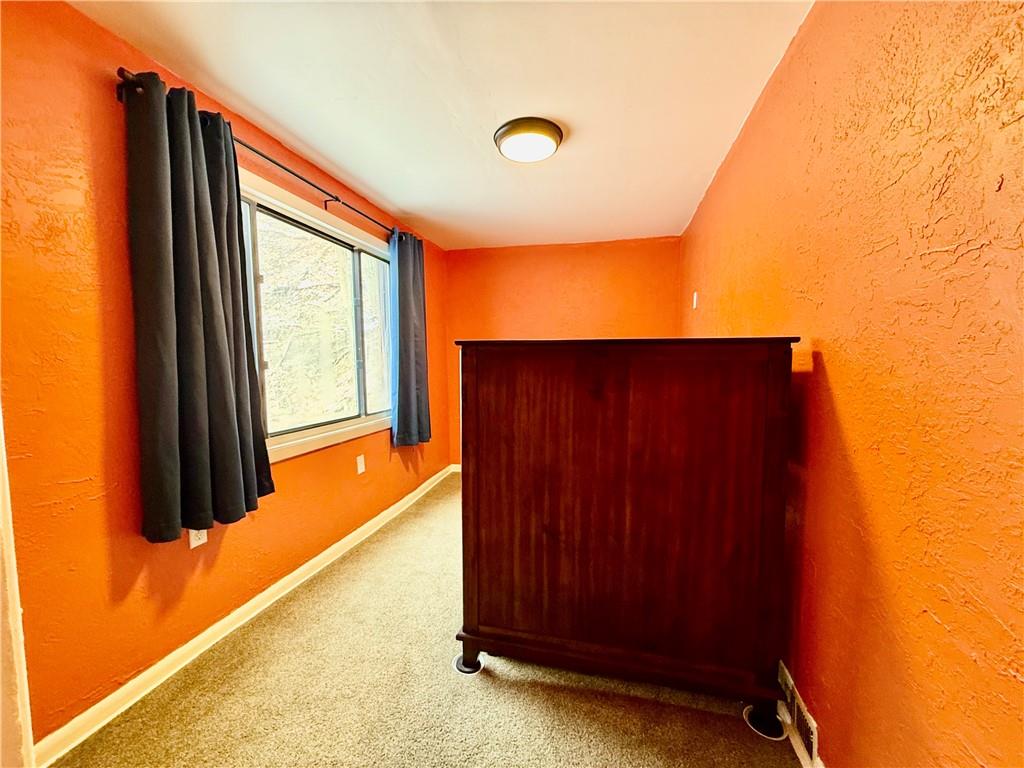 2298 Evergreen Road Pittsburgh, PA 15237 - Photo 18 of 29 Additional Bedroom upstairs and there is a closet in this Bedroom by where the photo is being taken.