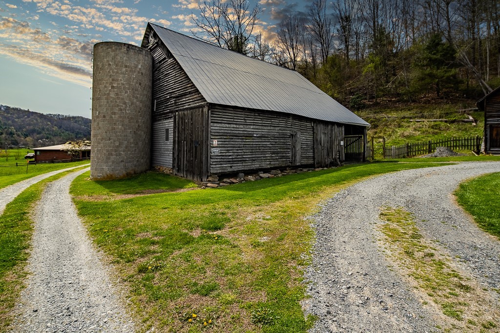 150 Wm Hardy Mast Road Sugar Grove, NC 28679 - Photo 2 of 45
