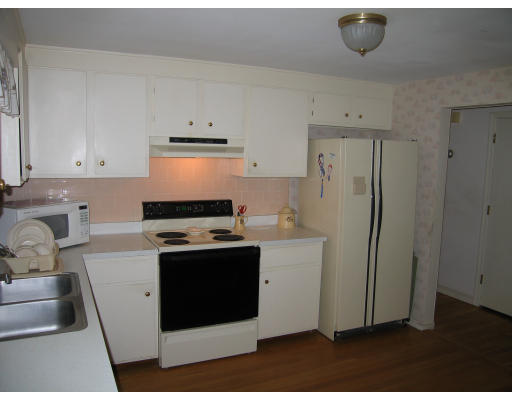 4 Cobb Terrace Walpole, MA 02081 - Photo 6 of 8 Gallery Image 6