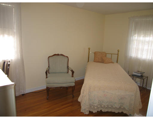 4 Cobb Terrace Walpole, MA 02081 - Photo 7 of 8 Gallery Image 7