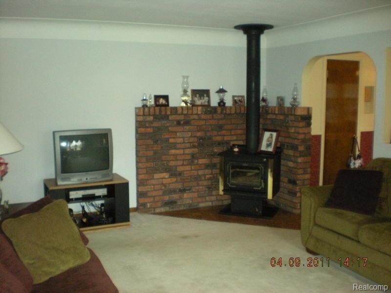 21358 Merriman Road New Boston, MI 48164 - Photo 4 of 16 Livingroom 1
