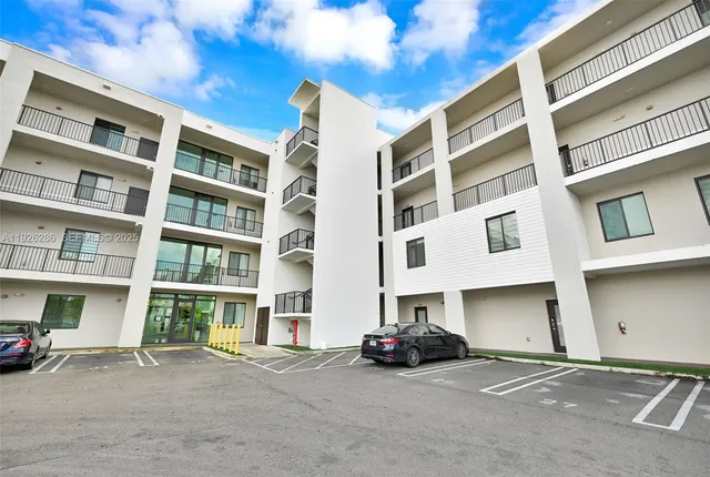 $599,000 | 8301 Northwest 41st Street, Unit B102, Doral, FL 33178