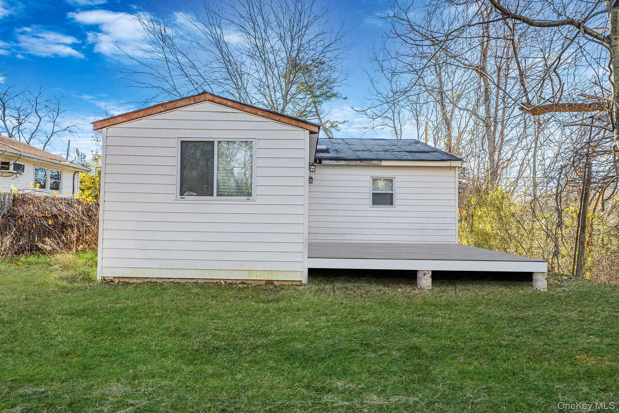 24485 Main Road Cutchogue, NY 11935 - Photo 3 of 19 Gallery Image 3