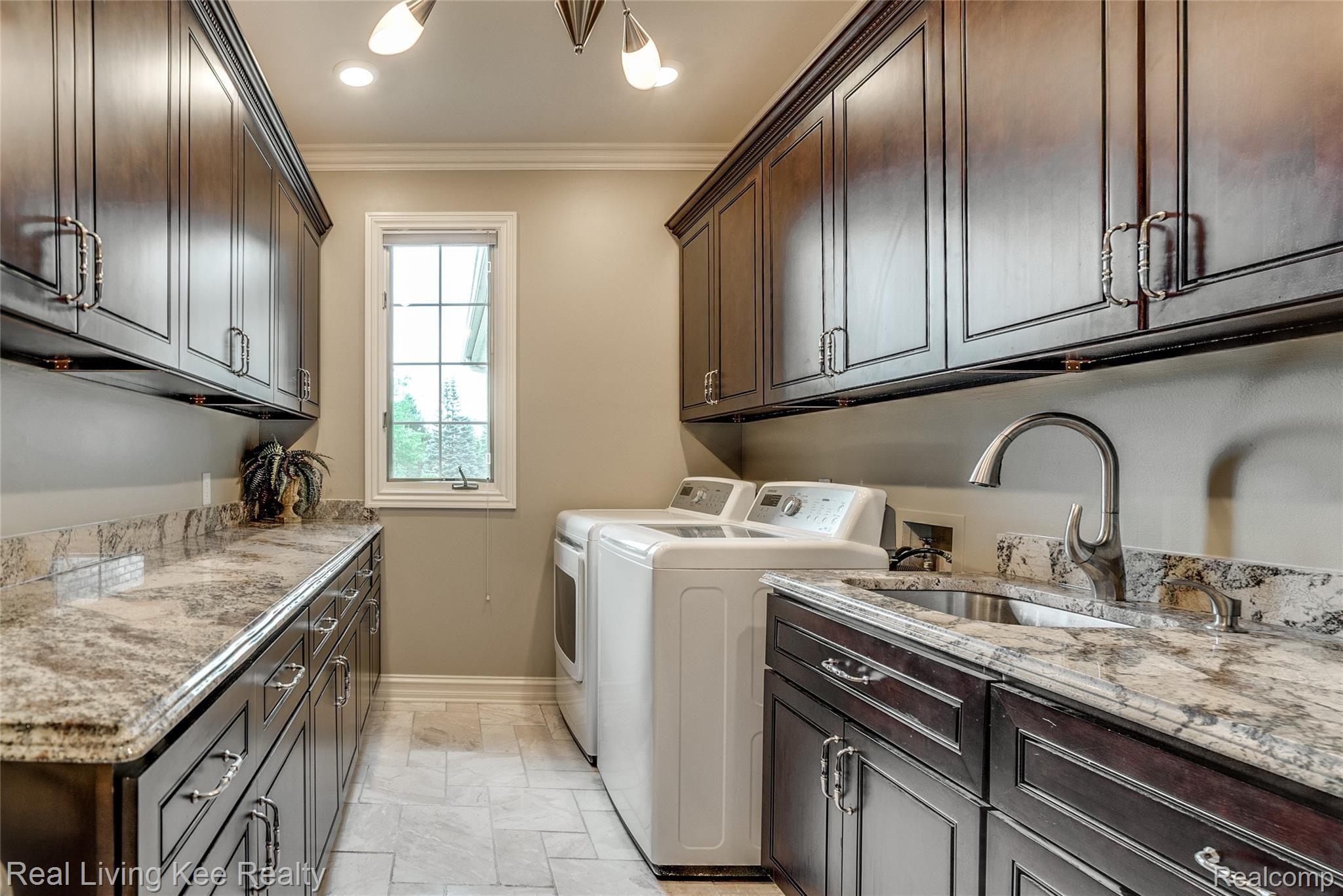2675 Shorebrook Court Rochester, MI 48306 - Photo 51 of 98 Interiors (34 of 88).jpg