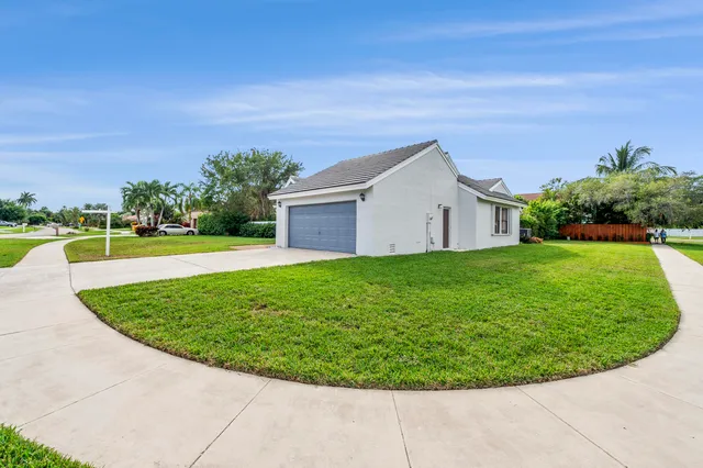 a view of a house with a backyard