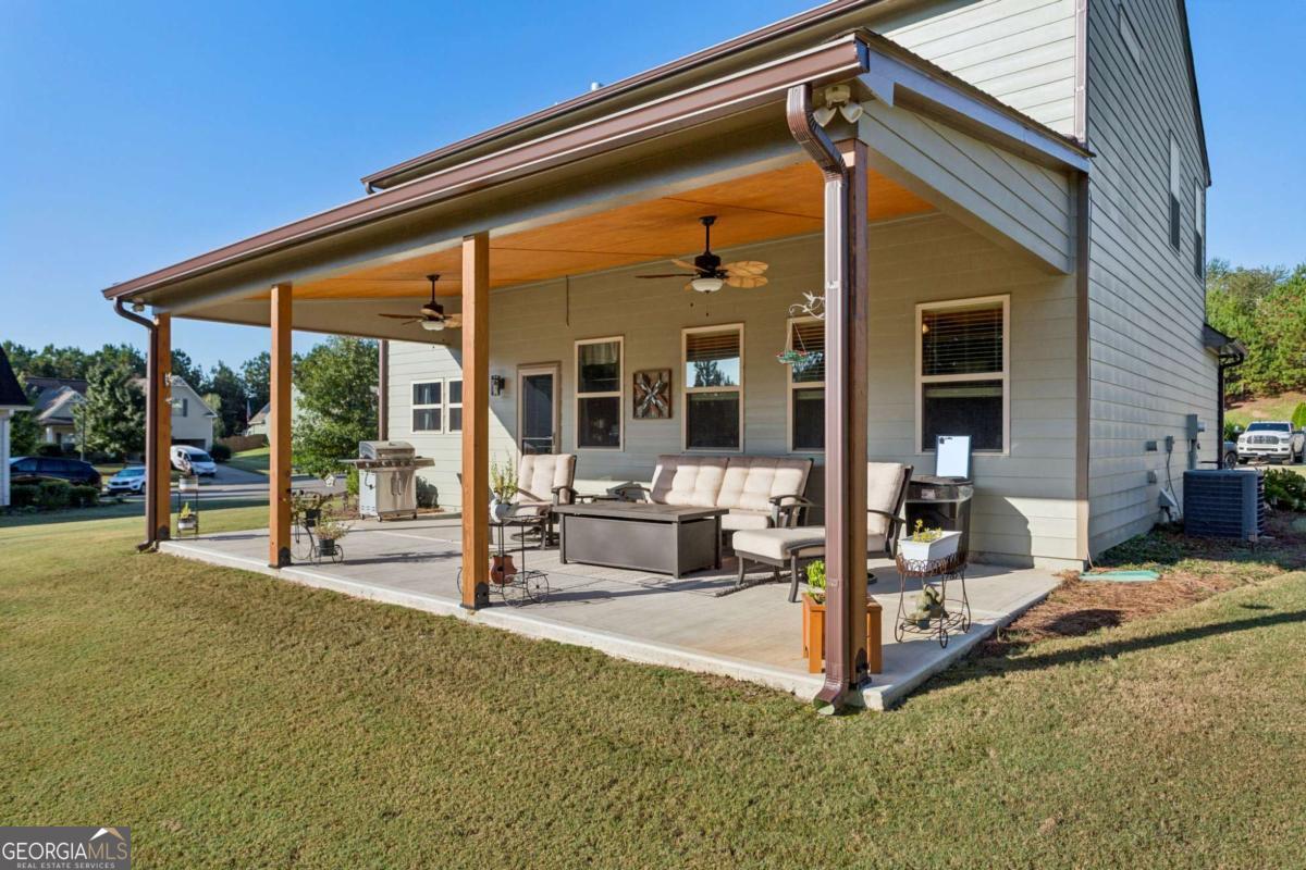 a view of a house with porch and sitting area
