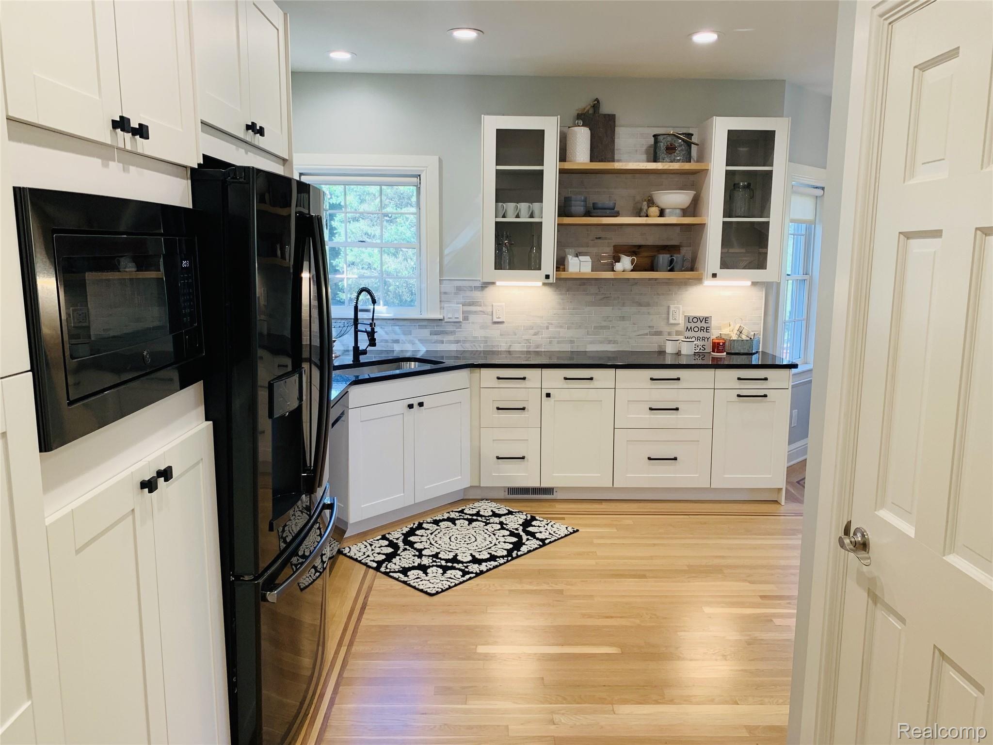 1975 Snowberry Ridge Road Ann Arbor, MI 48103 - Photo 12 of 40 12.jpg