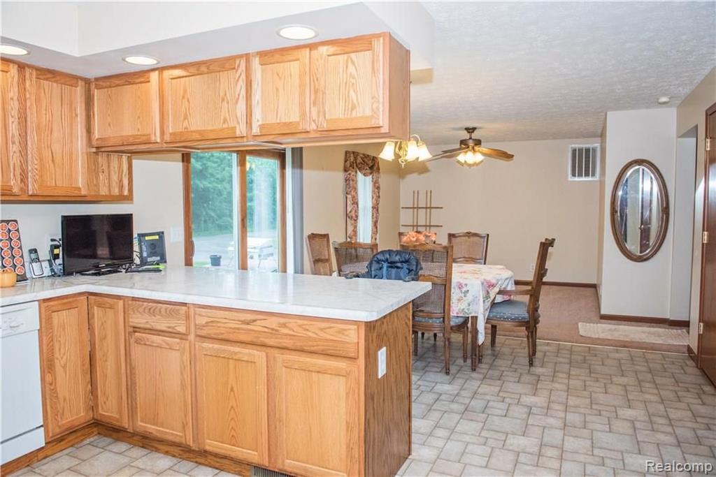 59645 Homeport Road South Lyon, MI 48178 - Photo 9 of 34