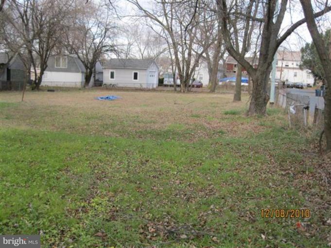 1903 Wills Road Dundalk, MD 21222 - Photo 3 of 10 Back yard