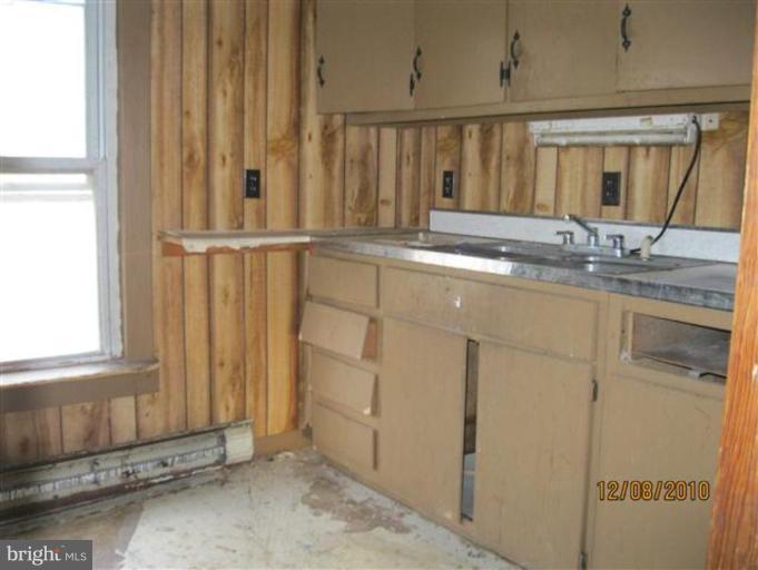 1903 Wills Road Dundalk, MD 21222 - Photo 7 of 10 Kitchen