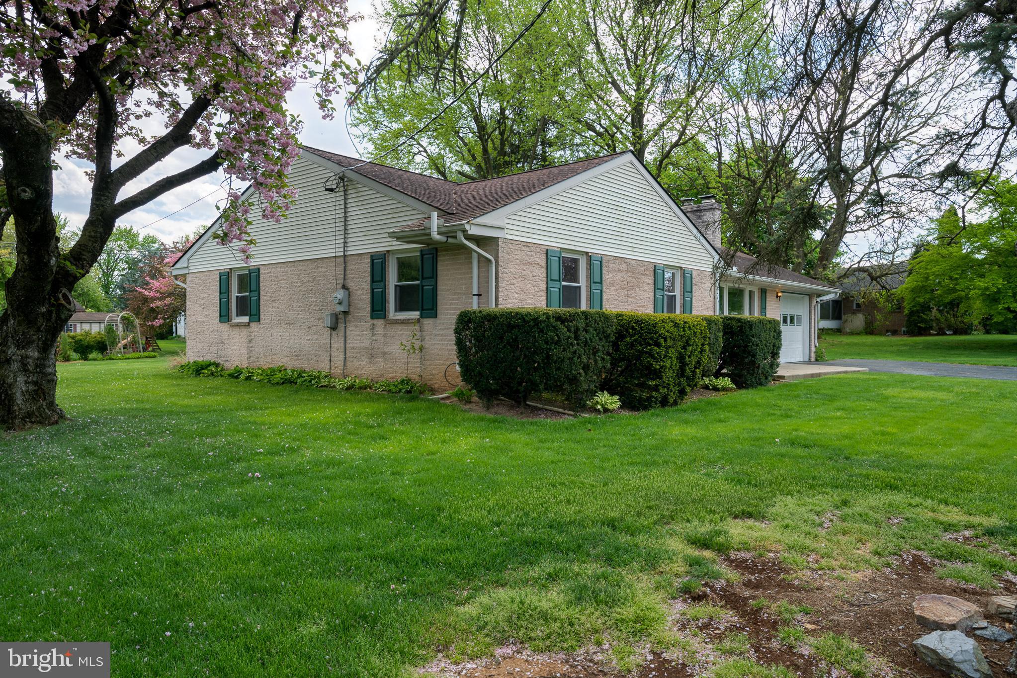 27 Pfautz Avenue Lititz, PA 17543 - Photo 3 of 25 a front view of house with yard and green space
