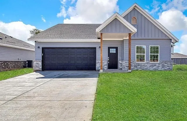 $2,495 | 125 North Magnolia Street, Crowley, TX 76036