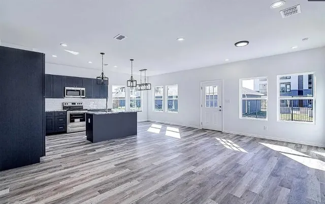 $2,495 | 125 North Magnolia Street, Crowley, TX 76036