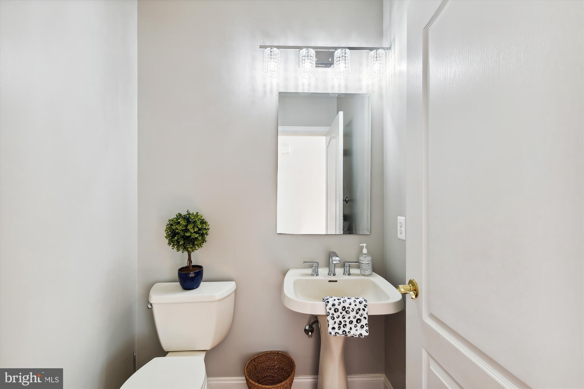 109 Hunts Bluff Road Sparks Glencoe, MD 21152 - Photo 25 of 71 Main Level Powder Room