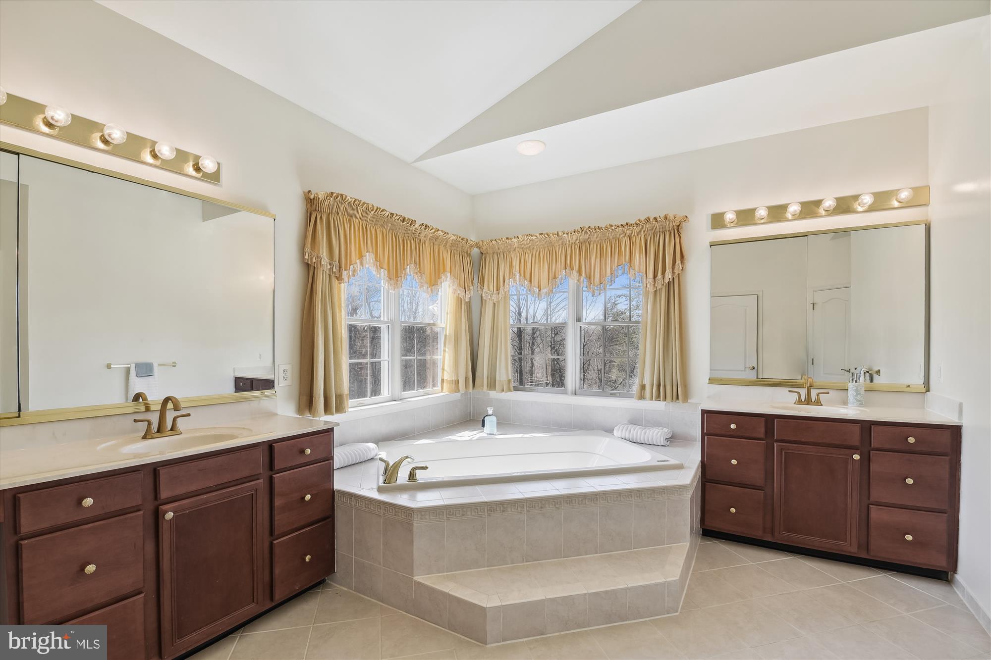 109 Hunts Bluff Road Sparks Glencoe, MD 21152 - Photo 32 of 71 2 separate Vanities and sinks in Primary en-Suite